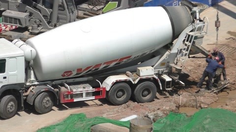 最新求租混凝土搅拌车，高效施工利器，助力建筑工程蓬勃发展